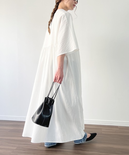 JUNOAH（ジュノア）の「リネンライクオーバーシャツワンピース（シャツワンピース・レディース・ホワイト/ブラック/モカ・MEDIUM/X-LARGE/LARGE）」の11枚目の写真