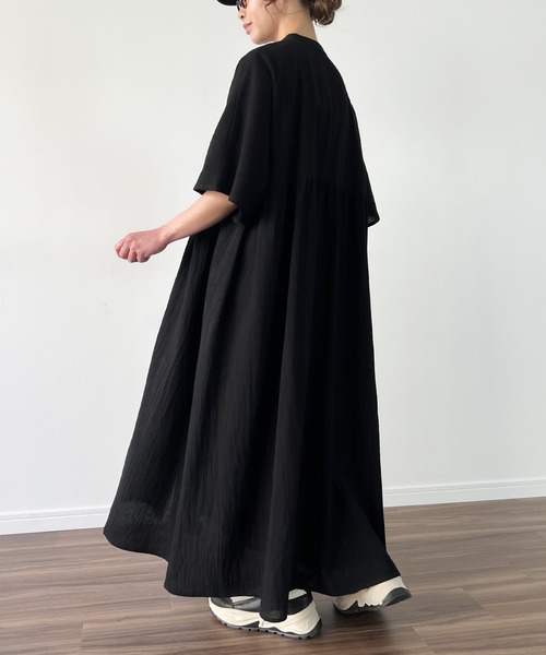 JUNOAH（ジュノア）の「リネンライクオーバーシャツワンピース（シャツワンピース・レディース・ホワイト/ブラック/モカ・MEDIUM/X-LARGE/LARGE）」の14枚目の写真