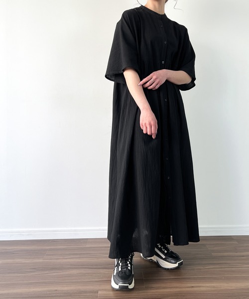 JUNOAH（ジュノア）の「リネンライクオーバーシャツワンピース（シャツワンピース・レディース・ホワイト/ブラック/モカ・MEDIUM/X-LARGE/LARGE）」の15枚目の写真