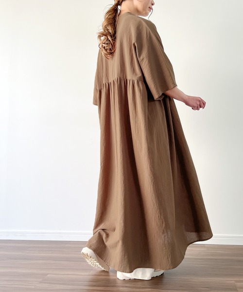 JUNOAH（ジュノア）の「リネンライクオーバーシャツワンピース（シャツワンピース・レディース・ホワイト/ブラック/モカ・MEDIUM/X-LARGE/LARGE）」の20枚目の写真