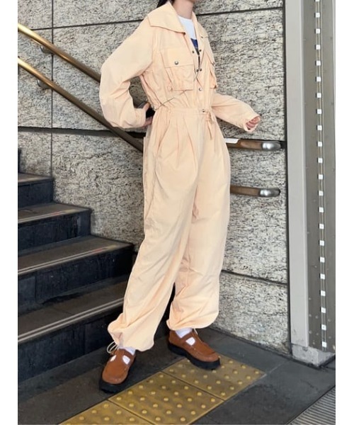 MOUSSY（マウジー）の「BIG COLLAR NYLON ジャンプスーツ（つなぎ/オールインワン・レディース・オレンジ系その他/カーキ・2/1）」の5枚目の写真