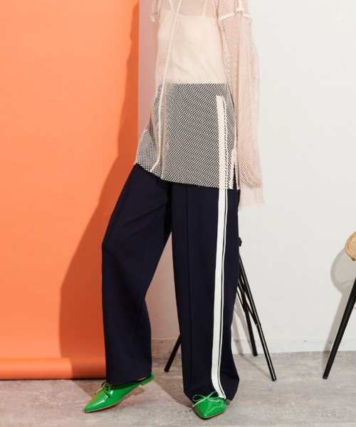 THE YOn（ザヨン）の「サイドラインルーズフィットトラック