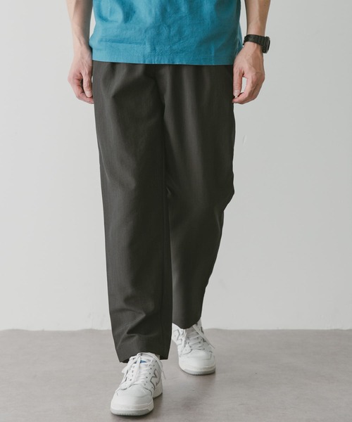 URBAN RESEARCH DOORS（アーバンリサーチドアーズ）の「『セットアップ対応』『吸水速乾』セオアルファワンタックトラウザー（その他パンツ・メンズ・モカ/チャコールグレー/ネイビー・MEDIUM/LARGE）」の2枚目の写真
