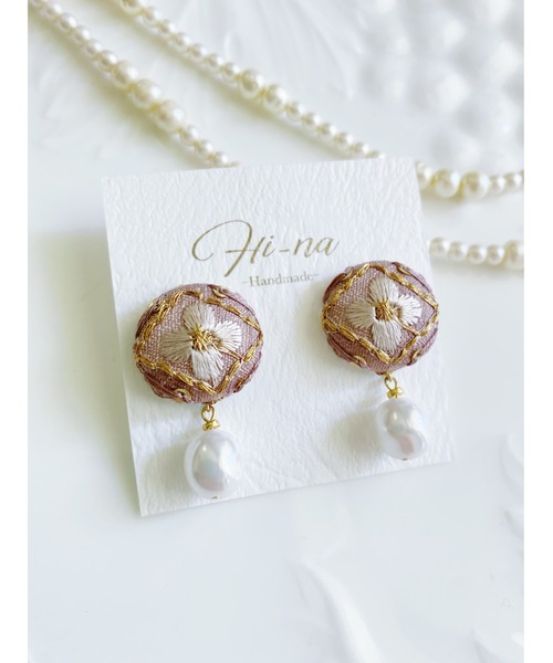 tone(トーン)の「【Hi-na】刺繡テキスタイルのくるみパーツ×パール ピアス(MA)(ピアス(両耳用)・レディース・ブルー系その他/ピンク・FREE)」の6枚目の写真