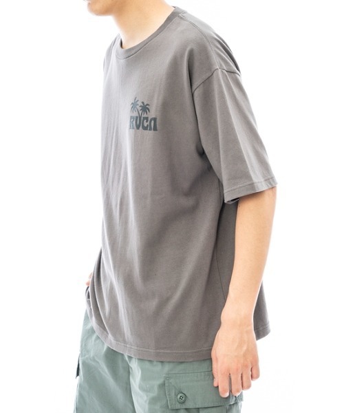 RVCA（ルーカ）の「RVCA メンズ  SUNDOWNER SS Ｔシャツ【2023年夏モデル】/ルーカバックプリント半袖Tシャツ（Tシャツ/カットソー・メンズ・ブルー/ブラウン/ホワイト・SMALL/MEDIUM/LARGE）」の8枚目の写真