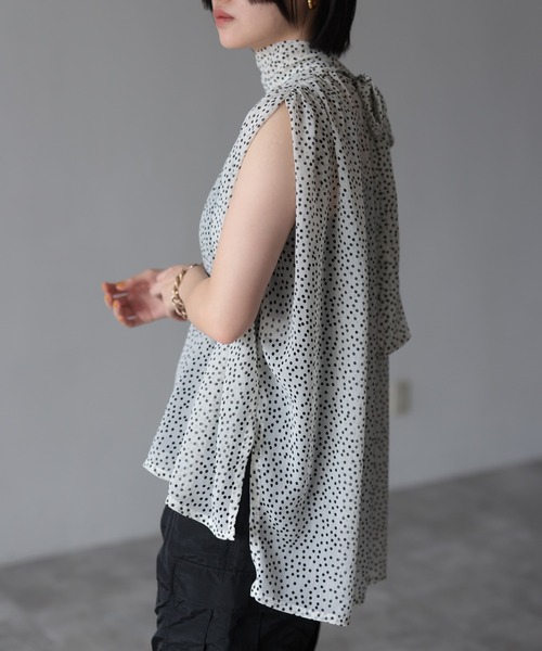 HERENCIA(ヘレンチア)の「ドット 楊柳 ノースリーブ ボウタイ ネックギャザー ブラウス(シャツ/ブラウス・レディース・ベージュ系その他/ホワイト系その他/ネイビー系/ブラック系その他・FREE)」の16枚目の写真