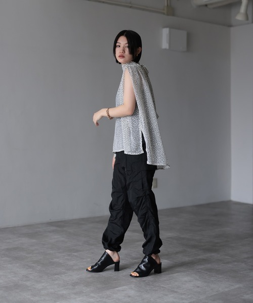 HERENCIA(ヘレンチア)の「ドット 楊柳 ノースリーブ ボウタイ ネックギャザー ブラウス(シャツ/ブラウス・レディース・ベージュ系その他/ホワイト系その他/ネイビー系/ブラック系その他・FREE)」の15枚目の写真