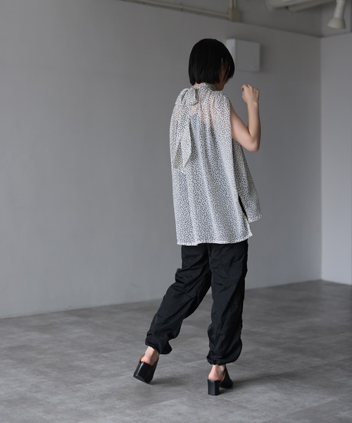 HERENCIA(ヘレンチア)の「ドット 楊柳 ノースリーブ ボウタイ ネックギャザー ブラウス(シャツ/ブラウス・レディース・ベージュ系その他/ホワイト系その他/ネイビー系/ブラック系その他・FREE)」の19枚目の写真