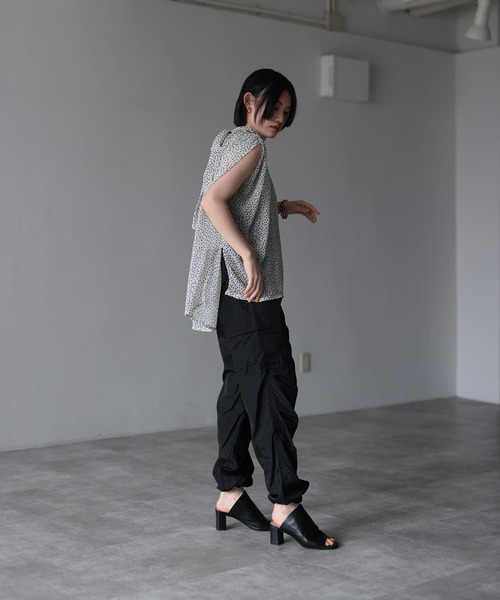 HERENCIA(ヘレンチア)の「ドット 楊柳 ノースリーブ ボウタイ ネックギャザー ブラウス(シャツ/ブラウス・レディース・ベージュ系その他/ホワイト系その他/ネイビー系/ブラック系その他・FREE)」の22枚目の写真