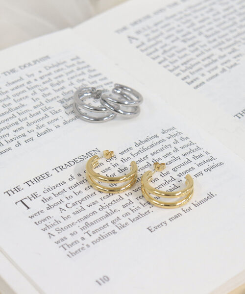 fredy emue（フレディエミュ）の「ステンレス2連Cリングピアス（ピアス（両耳用）・レディース・シルバー/ゴールド・FREE）」の5枚目の写真