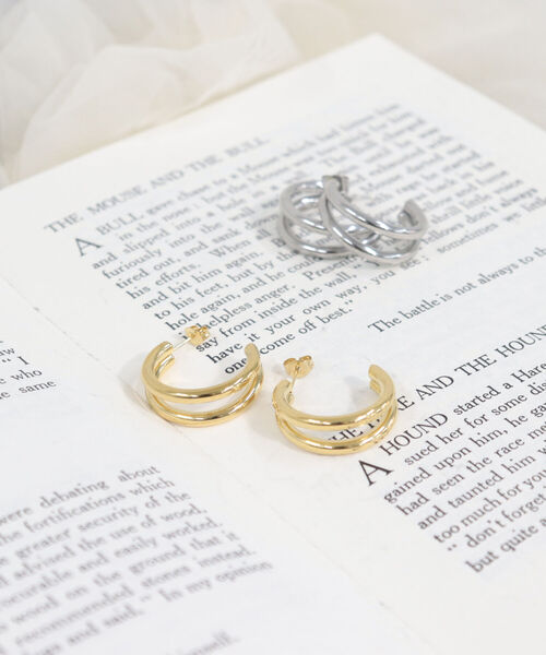 fredy emue（フレディエミュ）の「ステンレス2連Cリングピアス（ピアス（両耳用）・レディース・シルバー/ゴールド・FREE）」の6枚目の写真