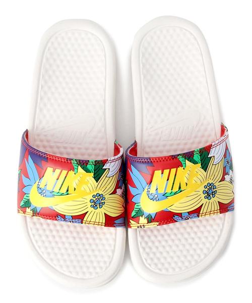 NIKE(ナイキ)の「▼ボワソンショコラ NIKE WMベナッシ JDIプリント(サンダル・レディース・レッド/ブラック・24cm/23cm)」の2枚目の写真