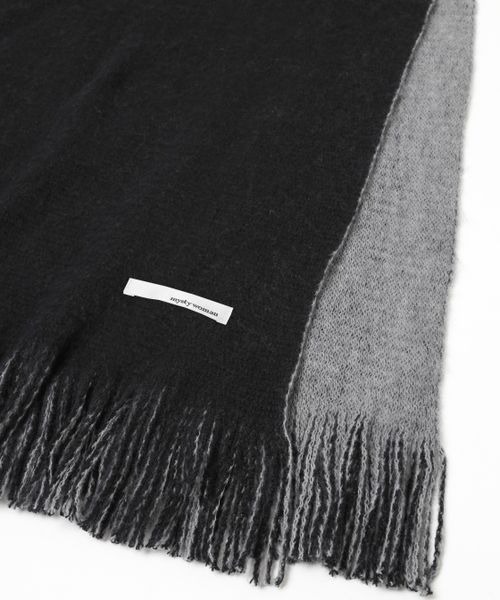 mysty woman(ミスティウーマン)の「リバーシブル無地ストール 961435(マフラー・レディース・ブラック/グレー系その他/ピンク/アイボリー・FREE)」の10枚目の写真