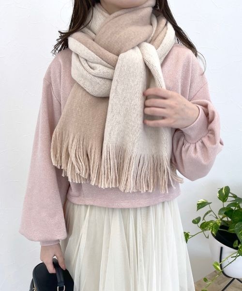 mysty woman(ミスティウーマン)の「リバーシブル無地ストール 961435(マフラー・レディース・ブラック/グレー系その他/ピンク/アイボリー・FREE)」の19枚目の写真