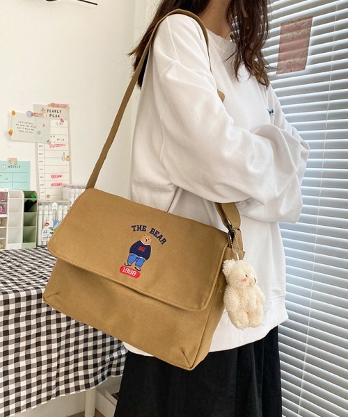 mushwear(マッシュウェア)の「ベアキャンバスショルダー(メッセンジャーバッグ・メンズ・ブラック/ホワイト/ブラウン・FREE)」の3枚目の写真