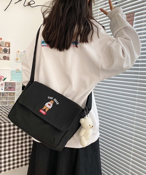 mushwear(マッシュウェア)の「ベアキャンバスショルダー(メッセンジャーバッグ・メンズ・ブラック/ホワイト/ブラウン・FREE)」の1枚目の写真