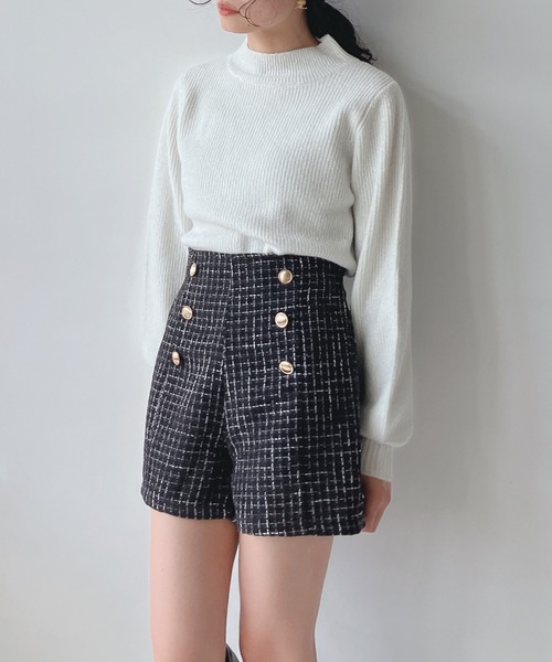 AS KNOW AS plus（アズノゥアズプラス）の「キラボタン ツイード ハイウエストショートパンツ　セットアップ可能（その他パンツ・レディース・ブラック/オフホワイト・FREE）」の5枚目の写真