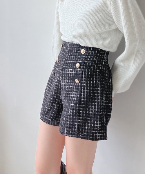 AS KNOW AS plus（アズノゥアズプラス）の「キラボタン ツイード ハイウエストショートパンツ　セットアップ可能（その他パンツ・レディース・ブラック/オフホワイト・FREE）」の6枚目の写真