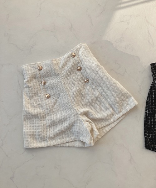 AS KNOW AS plus（アズノゥアズプラス）の「キラボタン ツイード ハイウエストショートパンツ　セットアップ可能（その他パンツ・レディース・ブラック/オフホワイト・FREE）」の15枚目の写真