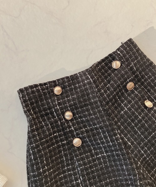 AS KNOW AS plus（アズノゥアズプラス）の「キラボタン ツイード ハイウエストショートパンツ　セットアップ可能（その他パンツ・レディース・ブラック/オフホワイト・FREE）」の19枚目の写真