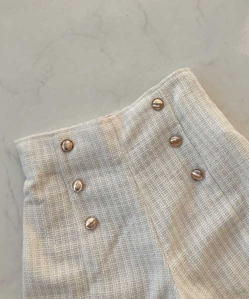 AS KNOW AS plus（アズノゥアズプラス）の「キラボタン ツイード ハイウエストショートパンツ　セットアップ可能（その他パンツ・レディース・ブラック/オフホワイト・FREE）」の16枚目の写真