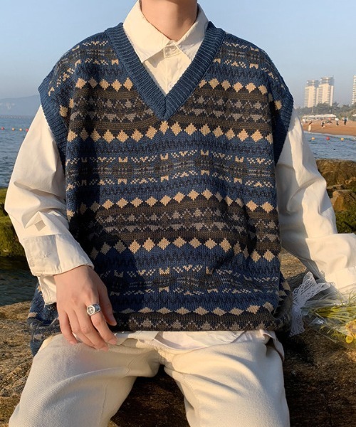 SEN TOKYO（セントーキョー）の「ノルディック柄ルーズVネックセーターベスト（ベスト・メンズ・ベージュ/ブルー・M/L/XL）」の2枚目の写真