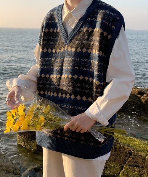 SEN TOKYO（セントーキョー）の「ノルディック柄ルーズVネックセーターベスト（ベスト・メンズ・ベージュ/ブルー・M/L/XL）」の4枚目の写真