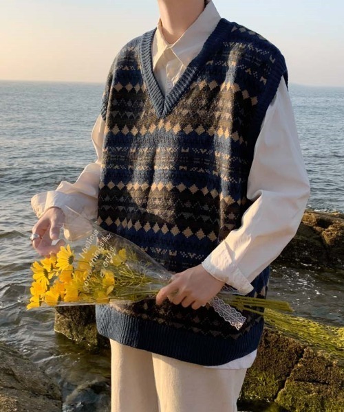 SEN TOKYO（セントーキョー）の「ノルディック柄ルーズVネックセーターベスト（ベスト・メンズ・ベージュ/ブルー・M/L/XL）」の8枚目の写真