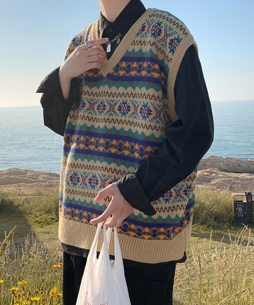 SEN TOKYO（セントーキョー）の「ノルディック柄ルーズVネックセーターベスト（ベスト・メンズ・ベージュ/ブルー・M/L/XL）」の12枚目の写真