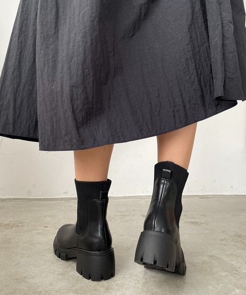 210nouve（トゥージュヌーブ）の「トラックソールソックスブーツ（ブーツ・レディース・ベージュ/ブラック・39/36/38/37）」の11枚目の写真