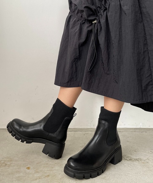 210nouve（トゥージュヌーブ）の「トラックソールソックスブーツ（ブーツ・レディース・ベージュ/ブラック・39/36/38/37）」の16枚目の写真