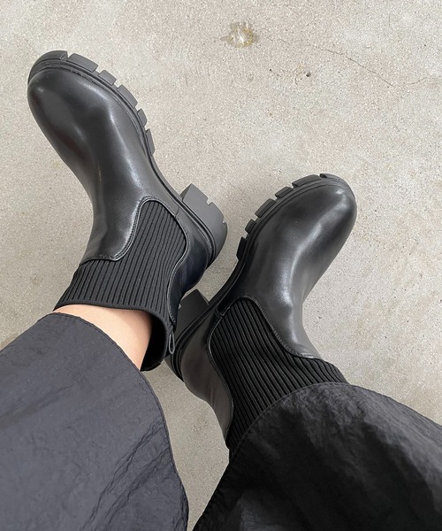 210nouve（トゥージュヌーブ）の「トラックソールソックスブーツ（ブーツ・レディース・ベージュ/ブラック・39/36/38/37）」の17枚目の写真