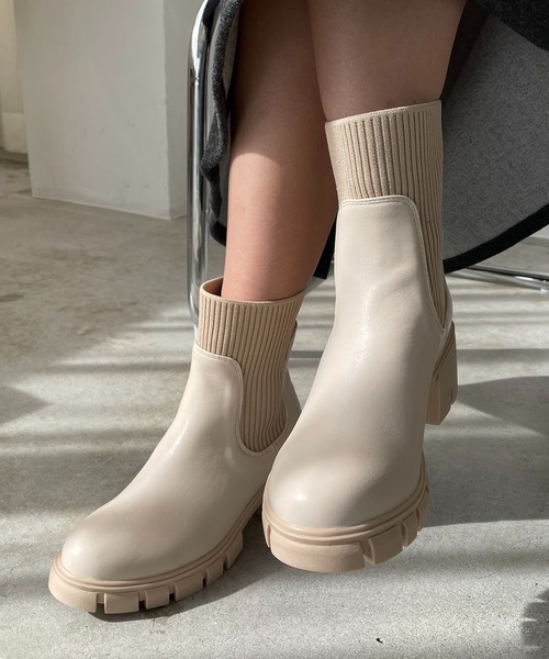 210nouve（トゥージュヌーブ）の「トラックソールソックスブーツ（ブーツ・レディース・ベージュ/ブラック・39/36/38/37）」の21枚目の写真