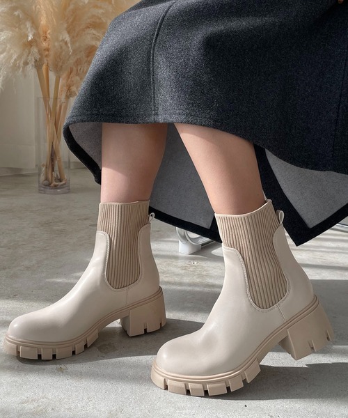 210nouve（トゥージュヌーブ）の「トラックソールソックスブーツ（ブーツ・レディース・ベージュ/ブラック・39/36/38/37）」の6枚目の写真