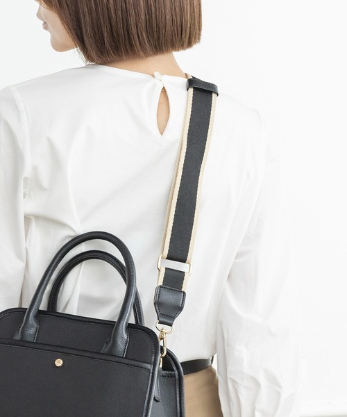 MIAN （ミアン）の「ラインテープショルダーベルト（ショルダーバッグ・レディース・ブラック/セージグリーン/チャコールグレー/ホワイト/ブラック系その他/ブラック×ブラック/ベージュ・FREE）」の4枚目の写真