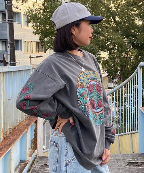 SANTA CRUZ(サンタクルーズ)の「【ムラサキスポーツ限定】SANTACRUZ/サンタクルーズ ロンT 長袖 リラックスシルエット 502241433(Tシャツ/カットソー・レディース・ブラック・M/L)」の4枚目の写真