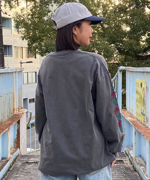 SANTA CRUZ(サンタクルーズ)の「【ムラサキスポーツ限定】SANTACRUZ/サンタクルーズ ロンT 長袖 リラックスシルエット 502241433(Tシャツ/カットソー・レディース・ブラック・M/L)」の2枚目の写真