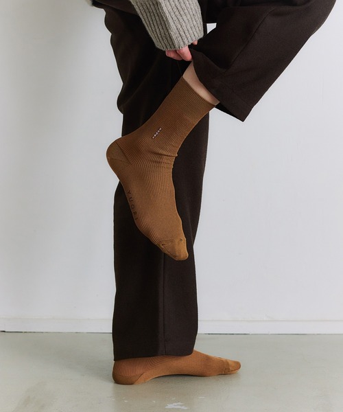 YUQRI（ユクリ）の「【YUQRI】Silky（ソックス/靴下・メンズ・ライトブルー/ブラック/ライトピンク/ライトベージュ/ネイビー/ダークグレー/ライトカーキ/ライトグレー/ホワイト/ラベンダー/オレンジ/ブラウン/レッド/エメラルド/ダークグリーン/スカイブルー/ライトグリーン/シルバーグレー/イエロー/スモークピンク/ワイン/グレイッシュブルー/ダークブルー/ダークオリーブ/ダークブラウン/ライム/ライトパープル/ライトイエロー・1/2）」の7枚目の写真