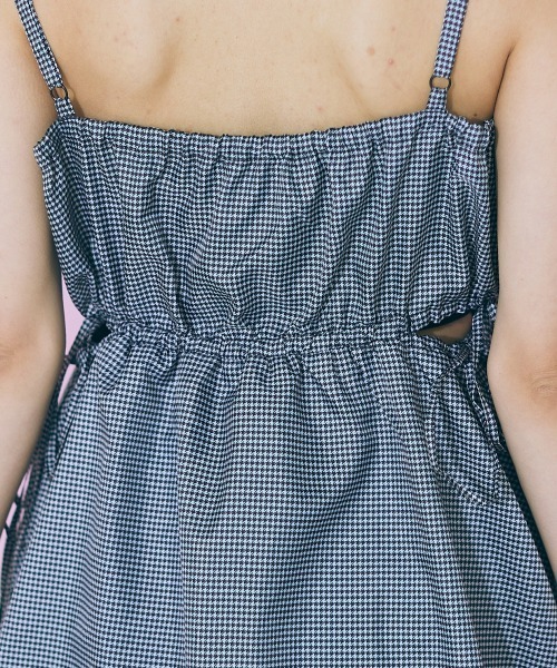 marun(マルン)の「<大きいサイズ> サイドオープンミニキャミソールワンピース marun(ワンピース・レディース・ホワイト×ブラック/ブラック・L/LL/3L/4L/5L)」の15枚目の写真