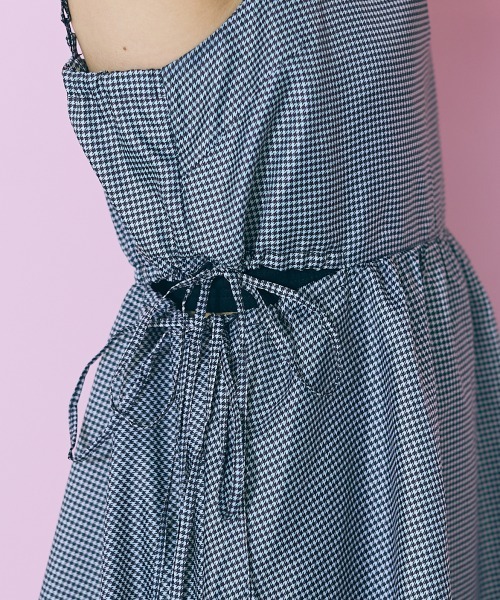 marun(マルン)の「<大きいサイズ> サイドオープンミニキャミソールワンピース marun(ワンピース・レディース・ホワイト×ブラック/ブラック・L/LL/3L/4L/5L)」の16枚目の写真