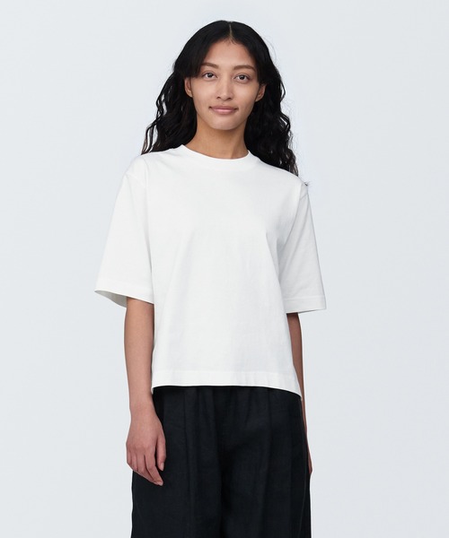 無印良品(ムジルシリョウヒン)の「婦人 涼感UVカットワイド半袖Tシャツ(Tシャツ/カットソー・レディース・イエロー/ホワイト/ライトグレー/ブラウン/ブルー・S/M/XL/L/XS)」の2枚目の写真
