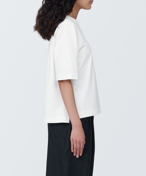 無印良品(ムジルシリョウヒン)の「婦人 涼感UVカットワイド半袖Tシャツ(Tシャツ/カットソー・レディース・イエロー/ホワイト/ライトグレー/ブラウン/ブルー・S/M/XL/L/XS)」の7枚目の写真