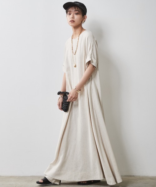 CHIC STYLE（シックスタイル）の「＜大きいサイズ＞フレンチスリーブAラインマキシワンピース シックスタイル（ワンピース・レディース・ベージュ系/オレンジ/ブルー/ブラック・L/LL/3L/4L/5L）」の2枚目の写真