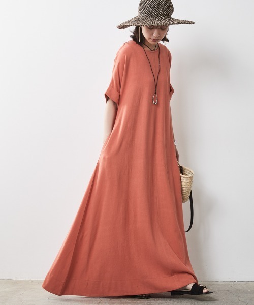 CHIC STYLE（シックスタイル）の「＜大きいサイズ＞フレンチスリーブAラインマキシワンピース シックスタイル（ワンピース・レディース・ベージュ系/オレンジ/ブルー/ブラック・L/LL/3L/4L/5L）」の15枚目の写真