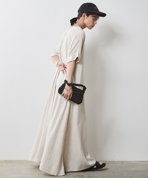 CHIC STYLE（シックスタイル）の「＜大きいサイズ＞フレンチスリーブAラインマキシワンピース シックスタイル（ワンピース・レディース・ベージュ系/オレンジ/ブルー/ブラック・L/LL/3L/4L/5L）」の14枚目の写真