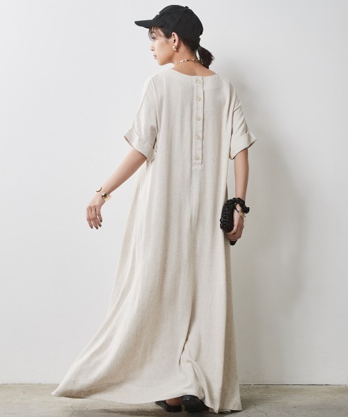 CHIC STYLE（シックスタイル）の「＜大きいサイズ＞フレンチスリーブAラインマキシワンピース シックスタイル（ワンピース・レディース・ベージュ系/オレンジ/ブルー/ブラック・L/LL/3L/4L/5L）」の11枚目の写真