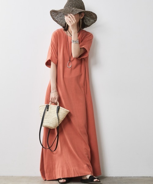 CHIC STYLE（シックスタイル）の「＜大きいサイズ＞フレンチスリーブAラインマキシワンピース シックスタイル（ワンピース・レディース・ベージュ系/オレンジ/ブルー/ブラック・L/LL/3L/4L/5L）」の18枚目の写真