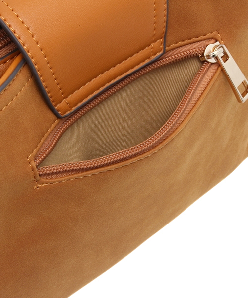 CIAOPANIC（チャオパニック）の「【Ciaopanic】　ヒネリフラップ2WAYショルダー（ショルダーバッグ・レディース・ブラック/キャメル・FREE）」の8枚目の写真