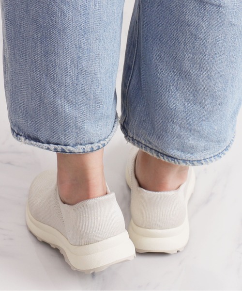 +diana（プラスダイアナ）の「【撥水加工】ニットスニーカー（スリッポン・レディース・ブラック/アイボリー・24.5cm/24.0cm/23.0cm/22.5cm/22.0cm/21.5cm/23.5cm/25.5cm/25.0cm）」の16枚目の写真