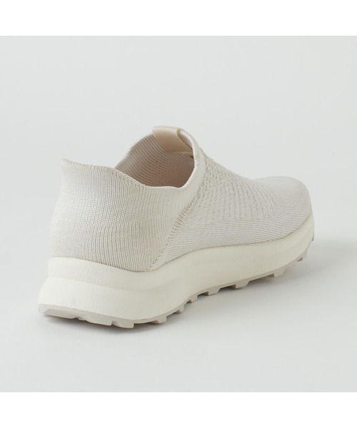 +diana（プラスダイアナ）の「【撥水加工】ニットスニーカー（スリッポン・レディース・ブラック/アイボリー・24.5cm/24.0cm/23.0cm/22.5cm/22.0cm/21.5cm/23.5cm/25.5cm/25.0cm）」の10枚目の写真